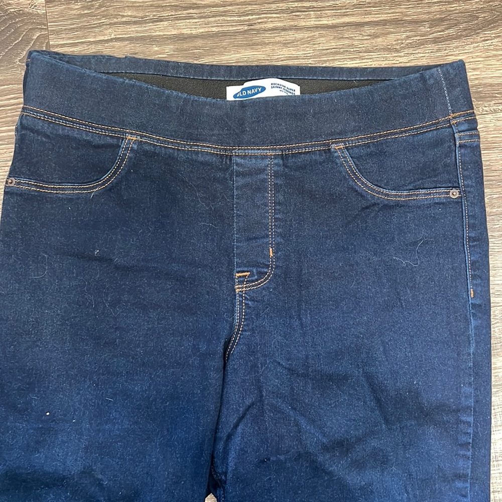 Dark blue jegging‘s maternity stretch top for the ultimate comfort